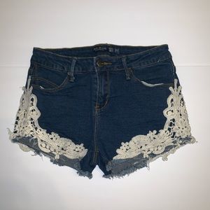 3/$21 • Dark Wash Iris Jeans Shorts Sz Small